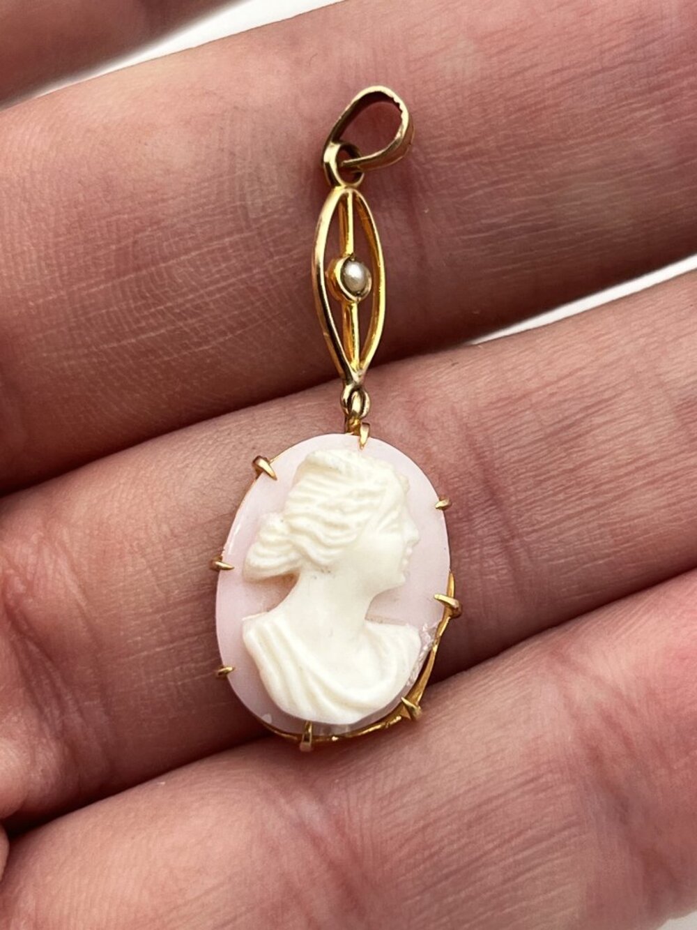Vintage 10K Gold Angel Skin Coral Cameo Lavalier Pendant Seed Pearl
